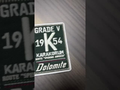 الملابس المعدة بالجملة الخياطة المخصصة على ملصقات الملابس