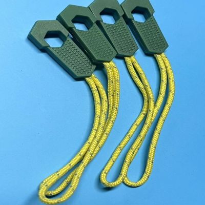 500Pcs البلاستيك السيليكون القفزة سحب المساعدة نايلون سحب سحب الملابس الملابس