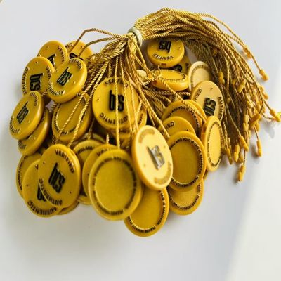 العلامة البلاستيكية الصفراء 10 بوصة العلامة المثبتة الحلقة القفل دبوس العلامة للملابس